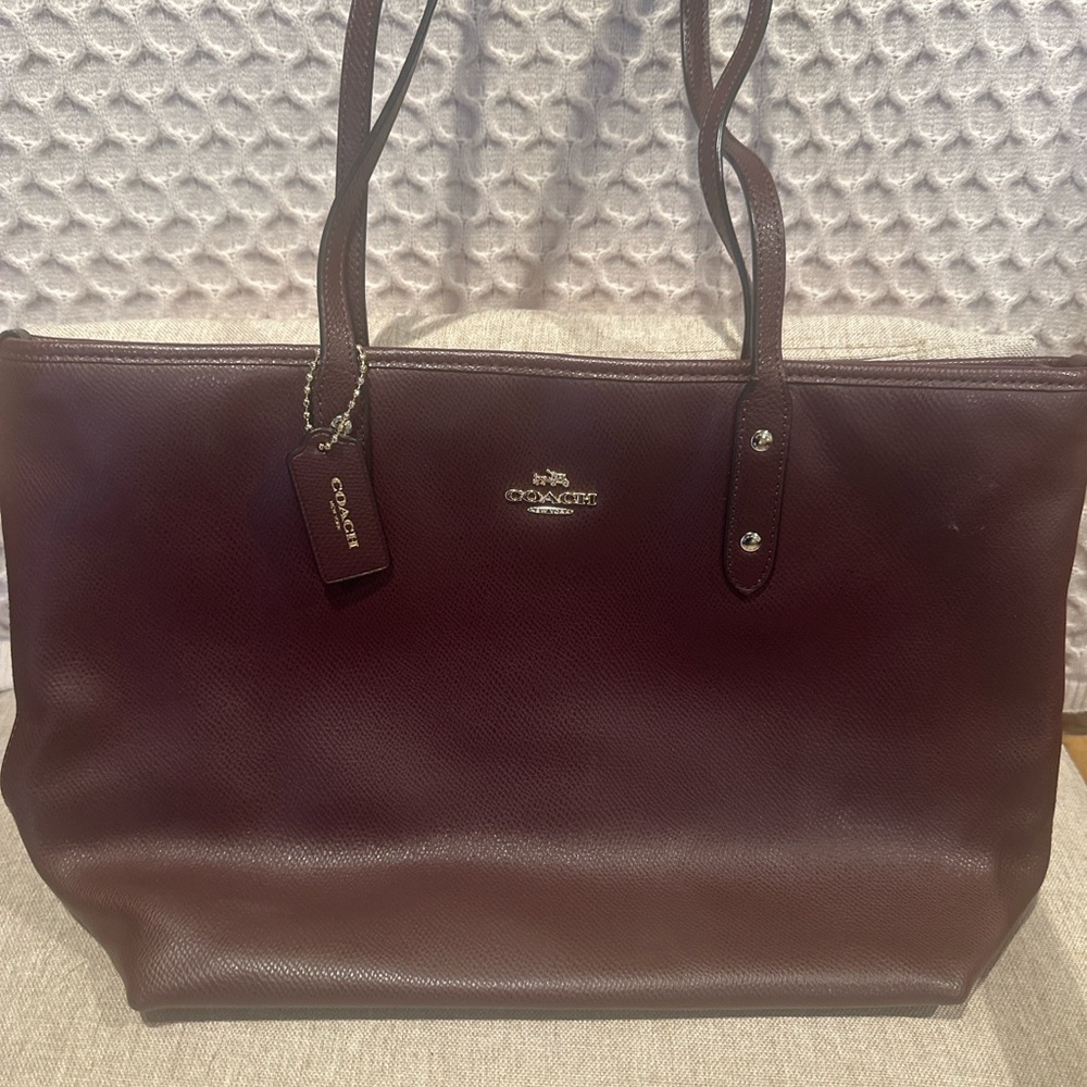 Coach Burgundy Pebbled Leather Zipper Tote Bag Work/Everyday